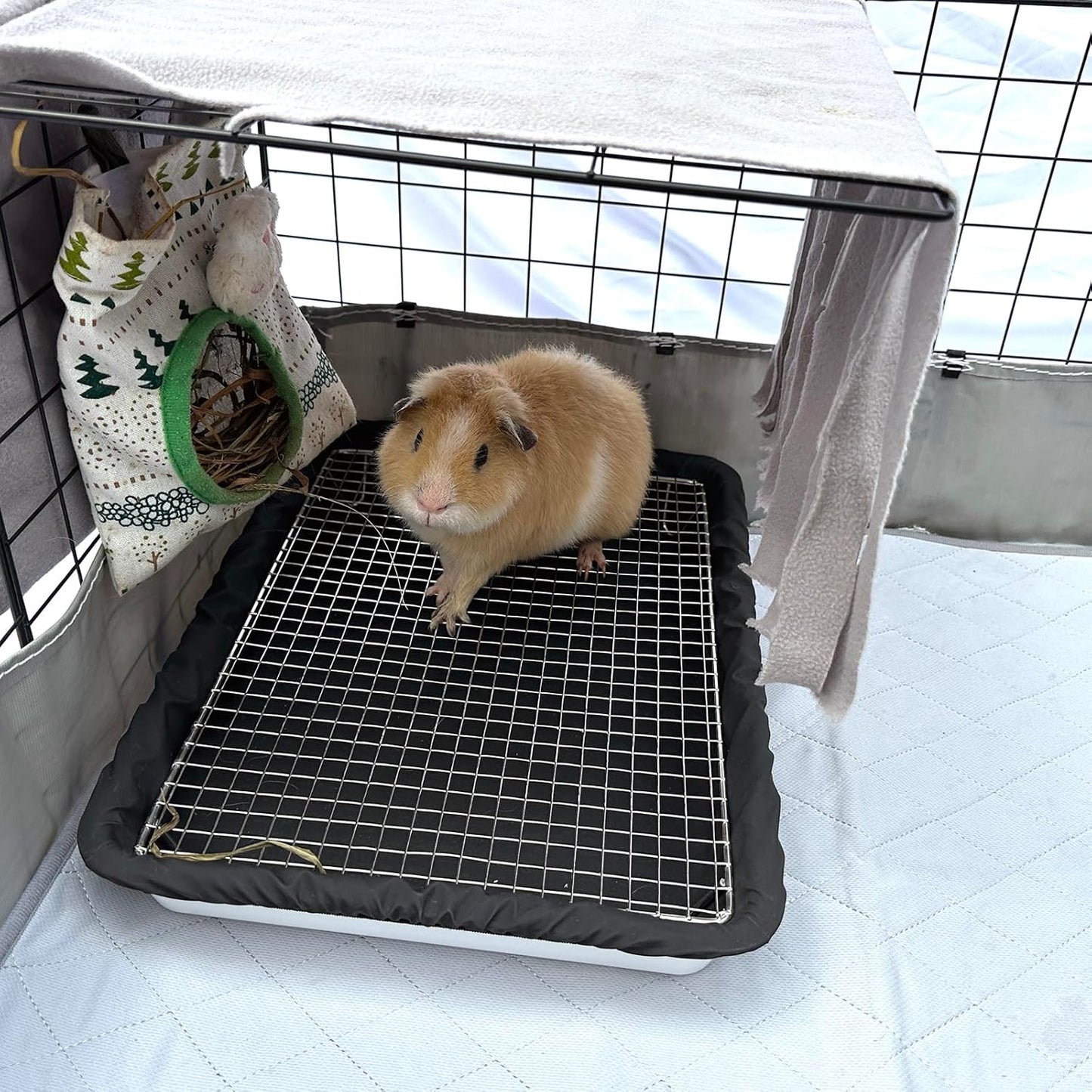 Guinea Pigs Litter Box with Stainless Steel Grid & 2 Reusable Waterproof Liners, Small Animal Potty Tray for Dwarf Rabbit,Ferret,Chinchilla